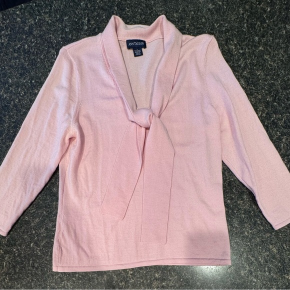 Ann Taylor 100% merino wool sweater with tie neck detail. Large. 3/4 sleeves - Picture 4 of 6